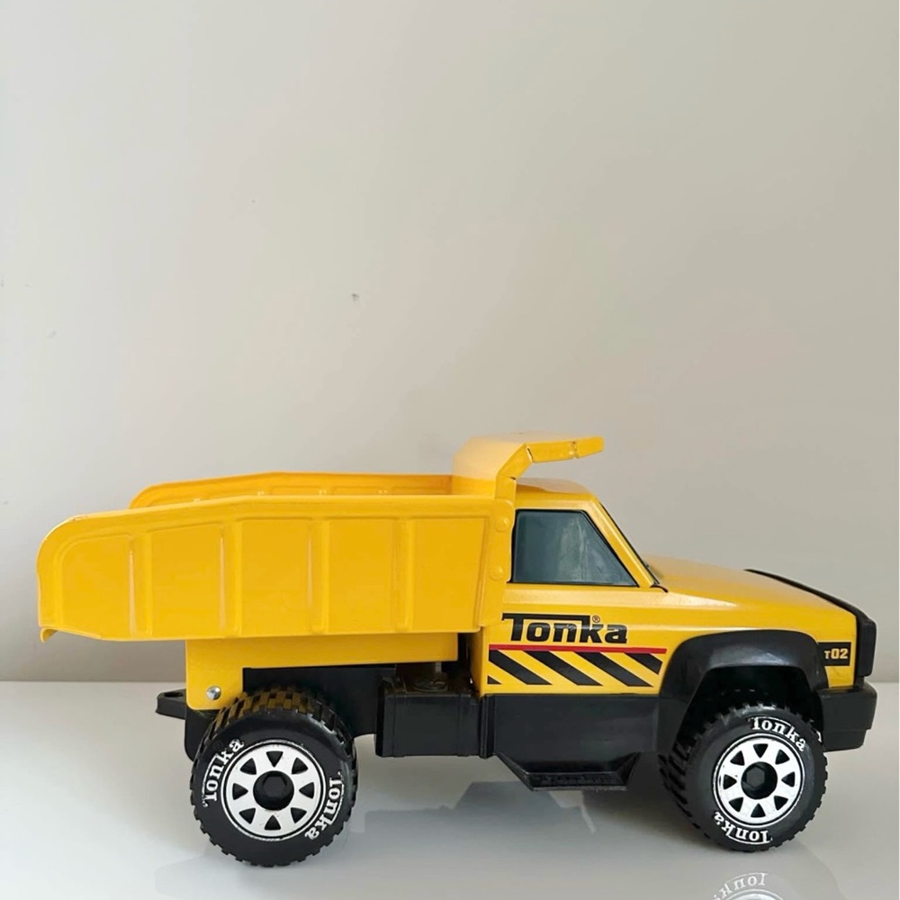 2012 Hasbro Tonka Dump Truck - Picture 3 of 8